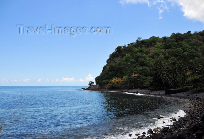 sao-tome174: Ribeira Funda, Lembá district, São Tomé and Príncipe / STP: rocky beach on the Northwest coast / praia rochosa na costa noroeste - photo by M.Torres - (c) Travel-Images.com - Stock Photography agency - Image Bank