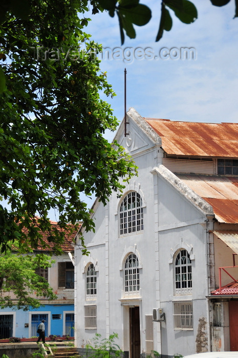 sao-tome19: São Tomé, Água Grande, São Tomé and Príncipe / STP: old colonial industrial building - Água Grande avenue / edifício industrial do período colonial - Avenida Água Grande - photo by M.Torres - (c) Travel-Images.com - Stock Photography agency - Image Bank