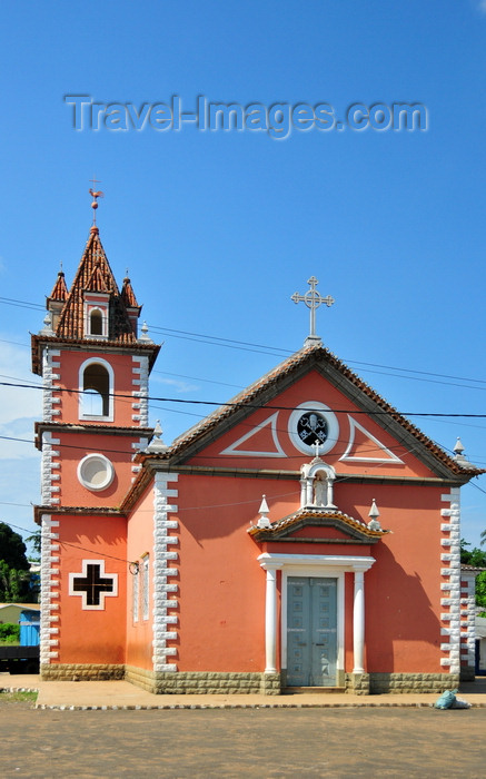 sao-tome191: Pantufo, Água Grande district, São Tomé and Príncipe / STP: St Peter's chapel / Capela de São Pedro no antigo Bairro Vieira Machado - photo by M.Torres - (c) Travel-Images.com - Stock Photography agency - Image Bank