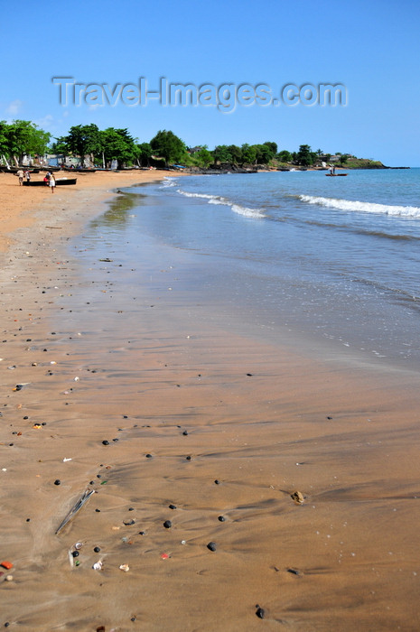 sao-tome198: Pantufo, Água Grande district, São Tomé and Príncipe / STP: beach view / vista ao longo da praia - photo by M.Torres - (c) Travel-Images.com - Stock Photography agency - Image Bank