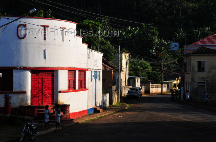 sao-tome2: Trindade, Mé-Zóchi district, São Tomé and Príncipe / STP: colonial post office in the second largest city in the country / posto dos correios na segunda maior localidade do país - CTT -  photo by M.Torres - (c) Travel-Images.com - Stock Photography agency - Image Bank