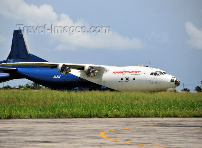 sao-tome204: São Tomé, Água Grande district, São Tomé and Príncipe / STP: São Tomé International Airport - aircraft without engines - AfricaWest Cargo Antonov An-12TA S9-BOZ cn 2340803 / Antonov 12 amputado dos motores - Aeroporto Internacional de São Tomé  - photo by M.Torres - (c) Travel-Images.com - Stock Photography agency - Image Bank