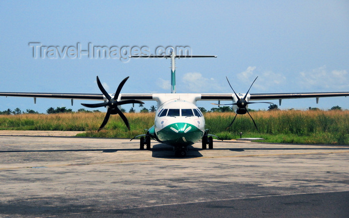 sao-tome208: São Tomé, Água Grande district, São Tomé and Príncipe / STP: São Tomé International Airport - Ceiba Intercontinental ATR 72-212A cn790 3C-LLI - front view / vista frontal - Aeroporto Internacional de São Tomé - photo by M.Torres - (c) Travel-Images.com - Stock Photography agency - Image Bank