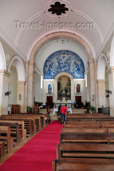 sao-tome224: São Tomé, São Tomé and Príncipe / STP: nave - Cathedral of São Tomé - Our Lady of Grace / interior da Catedral de São Tomé - Igreja da Sé - Nossa Senhora da Graça - photo by M.Torres - (c) Travel-Images.com - Stock Photography agency - Image Bank