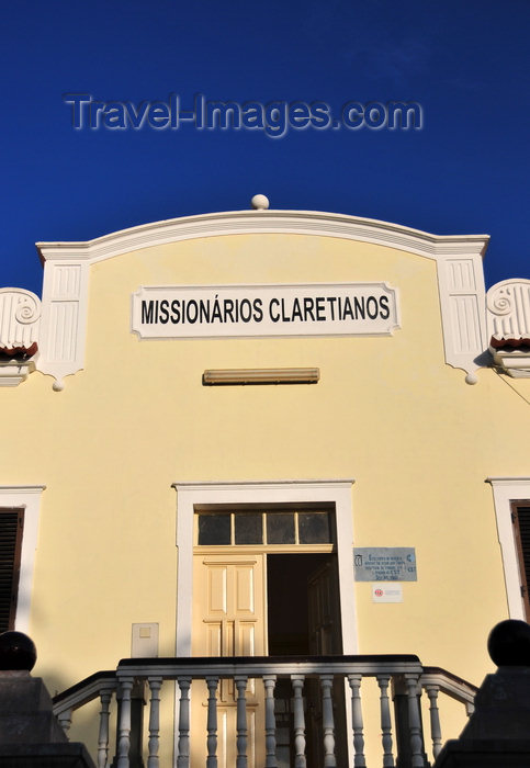 sao-tome23: Trindade, Mé-Zóchi district, São Tomé and Príncipe / STP: building of the Claretians - Missionary Sons of the Immaculate Heart of Mary / edifício dos Missionários Claretianos - Congregação dos Missionários Filhos do Imaculado Coração de Maria, Congregatio Missionariorum Filiorum Immaculati Cordis Beatae Mariae Virginis, Cordis Mariae Filii, Claretiani, CMF - photo by M.Torres - (c) Travel-Images.com - Stock Photography agency - Image Bank