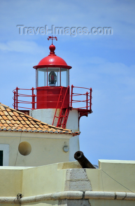 sao-tome233: São Tomé, São Tomé and Príncipe / STP: lighthouse and Portuguese cannon - fort of Saint Sebastian / farol e canhão Português - Forte de São Sebastião - photo by M.Torres - (c) Travel-Images.com - Stock Photography agency - Image Bank