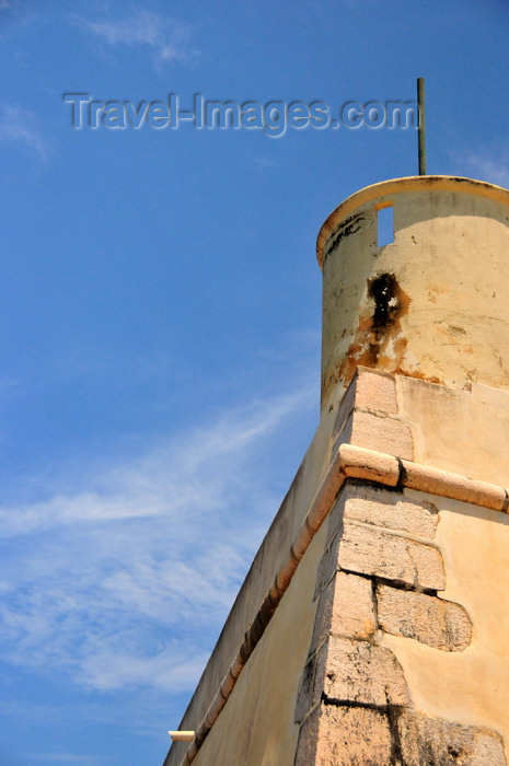 sao-tome244: São Tomé, São Tomé and Príncipe / STP: guerite - Portuguese fort of Saint Sebastian / guarita - Forte de São Sebastião - photo by M.Torres - (c) Travel-Images.com - Stock Photography agency - Image Bank