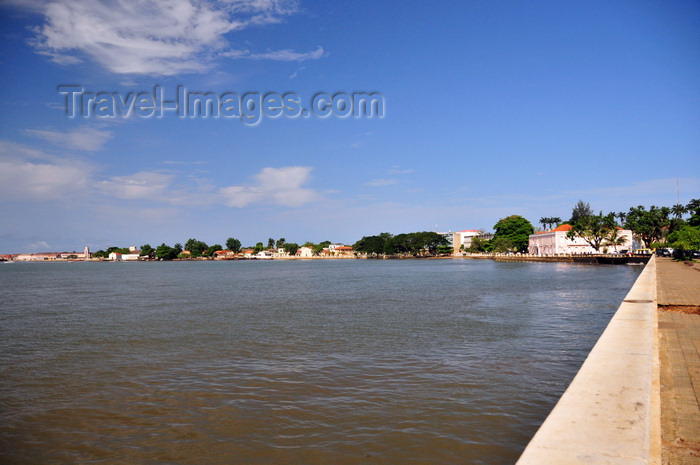 sao-tome273: São Tomé, São Tomé and Príncipe / STP: Ana Chaves bay, named after a Portuguese Jewish noblewoman / baía Ana Chaves, baptizada em homenagem a uma Judía Portuguesa - photo by M.Torres - (c) Travel-Images.com - Stock Photography agency - Image Bank