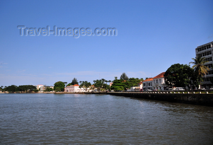 sao-tome275: São Tomé, São Tomé and Príncipe / STP: Ana Chaves bay / baía Ana Chaves - photo by M.Torres - (c) Travel-Images.com - Stock Photography agency - Image Bank