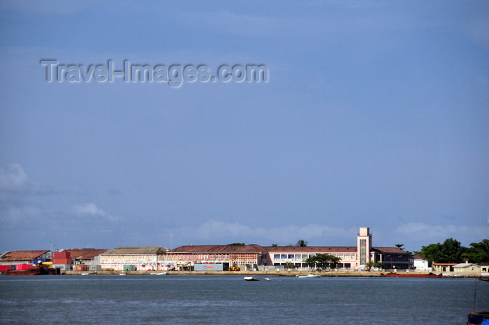 sao-tome278: São Tomé, São Tomé and Príncipe / STP: harbour and customs - Ana Chaves bay / porto e alfândega - baía de Ana Chaves - photo by M.Torres - (c) Travel-Images.com - Stock Photography agency - Image Bank