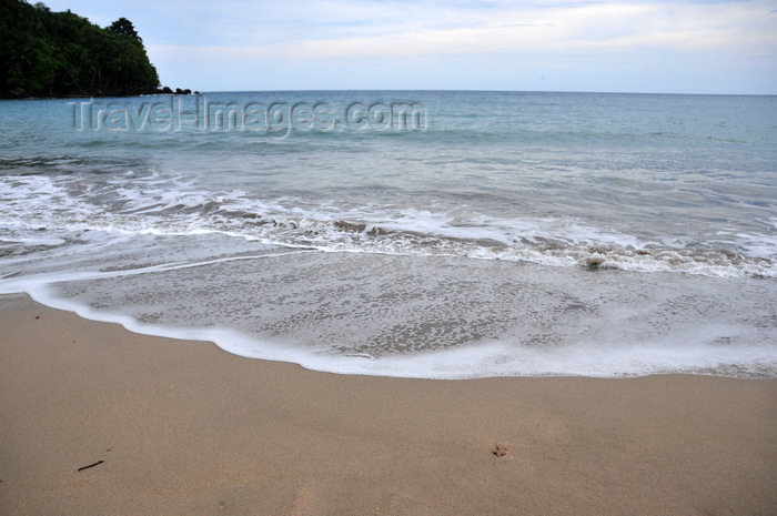 sao-tome28: Praia Micondó, Cantagalo district, São Tomé and Prícipe / STP: secluded beach on a gray day / praia num dia cinzento - photo by M.Torres - (c) Travel-Images.com - Stock Photography agency - Image Bank