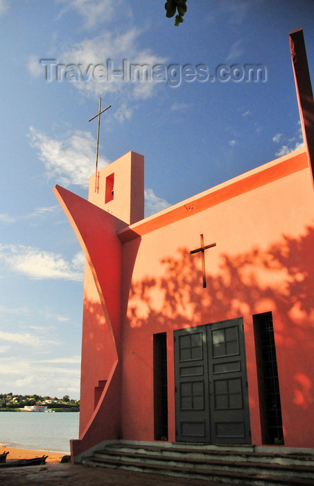 sao-tome281: São Tomé, São Tomé and Príncipe / STP: St Peter's Chapel on the waterfront avenue / Capela de São Pedro na Avenida Marginal 12 de Julho - photo by M.Torres - (c) Travel-Images.com - Stock Photography agency - Image Bank