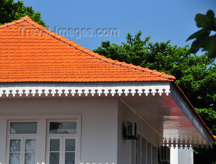 sao-tome290: São Tomé, São Tomé and Príncipe / STP: decorated eaves of the Portuguese embassy / beirados decorados da Embaixada de Portugal - antigo Radio Clube - Av. Marginal 12 de Julho - photo by M.Torres - (c) Travel-Images.com - Stock Photography agency - Image Bank