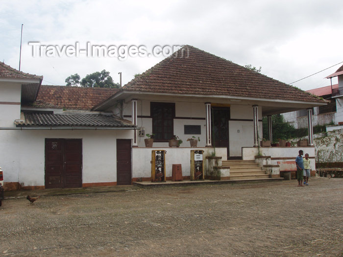 sao-tome4: São Tomé e Príncipe - São Tomé island / ilha de São Tomé - Roça Monte Café: old petrol station / velha bomba de gasolina - photo by B.Cloutier - (c) Travel-Images.com - Stock Photography agency - Image Bank