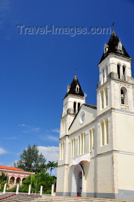 sao-tome40: São Tomé, São Tomé and Príncipe / STP: Cathedral of São Tomé - façade / Catedral de São Tomé - Igreja da Sé - fachada principal - photo by M.Torres - (c) Travel-Images.com - Stock Photography agency - Image Bank