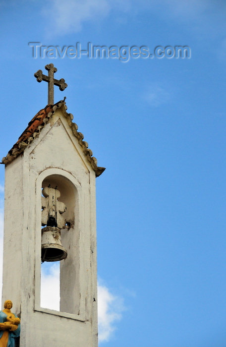 sao-tome49: Madalena, Mé-Zóchi district, São Tomé and Príncipe / STP: the main church - bell-gable and statue of Faith / igreja matriz - espadanha com sino e figura representando a Fé - photo by M.Torres - (c) Travel-Images.com - Stock Photography agency - Image Bank