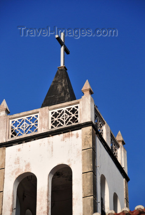 sao-tome66: Trindade, Mé-Zóchi district, São Tomé and Príncipe / STP: main church - bell tower / igreja matriz - torre sineira - photo by M.Torres - (c) Travel-Images.com - Stock Photography agency - Image Bank