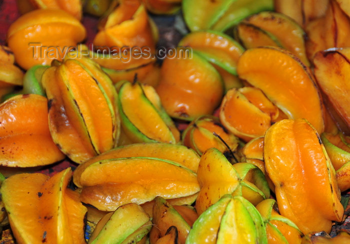 sao-tome70: São João plantation / roça São João, Caué district, São Tomé and Prícipe / STP: starfruit - the fruit of Averrhoa carambola tree / carambolas - photo by M.Torres - (c) Travel-Images.com - Stock Photography agency - Image Bank