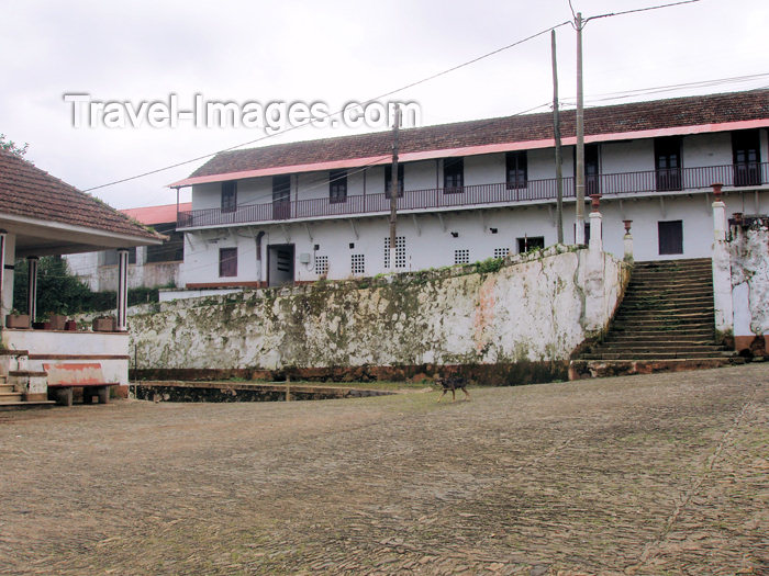 sao-tome9: São Tomé e Príncipe - São Tomé island / ilha de São Tomé - Roça Monte Café: simple architecture - former warehouse - coffee museum / arquitectura simples - Armazém de escolha do café, as oficinas de carpintaria e mecânica - museu do café - photo by B.Cloutier - (c) Travel-Images.com - Stock Photography agency - Image Bank