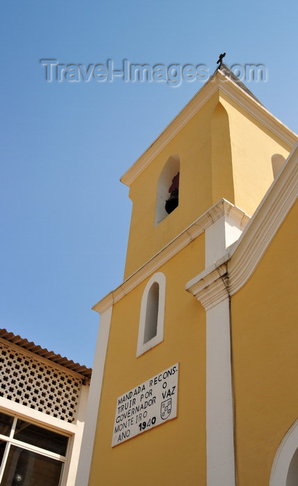 sao-tome99: Santana, Cantagalo district, São Tomé and Prícipe / STP: belfry of the Catholic church - rebuilt in 1949 by the governor Monteiro Vaz / torre da igreja - reconstruída em 1940 pelo governador Monteiro Vaz - photo by M.Torres - (c) Travel-Images.com - Stock Photography agency - Image Bank