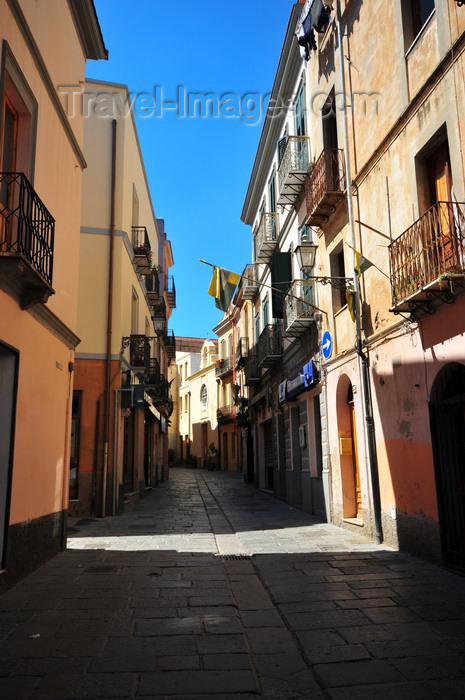 sardinia111: Iglesias /  Igrèsias, Carbonia-Iglesias province, Sardinia / Sardegna / Sardigna: street in the old town - Sulcis-Iglesiente region - photo by M.Torres - (c) Travel-Images.com - Stock Photography agency - Image Bank