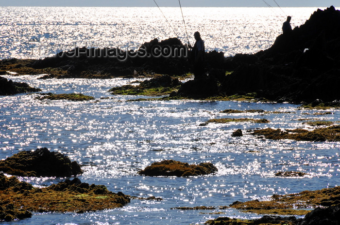 sardinia127: Portixeddu, Fluminimaggiore, Carbonia-Iglesias province, Sardinia / Sardegna / Sardigna: rocks, anglers and sun reflections - photo by M.Torres - (c) Travel-Images.com - Stock Photography agency - Image Bank