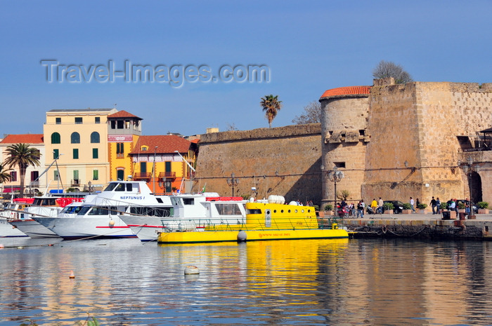 sardinia153: Alghero / L'Alguer, Sassari province, Sardinia / Sardegna / Sardigna: Porto Antico - boats and the Maddalena / Garibaldi tower - end of Via Garibaldi - photo by M.Torres - (c) Travel-Images.com - Stock Photography agency - Image Bank