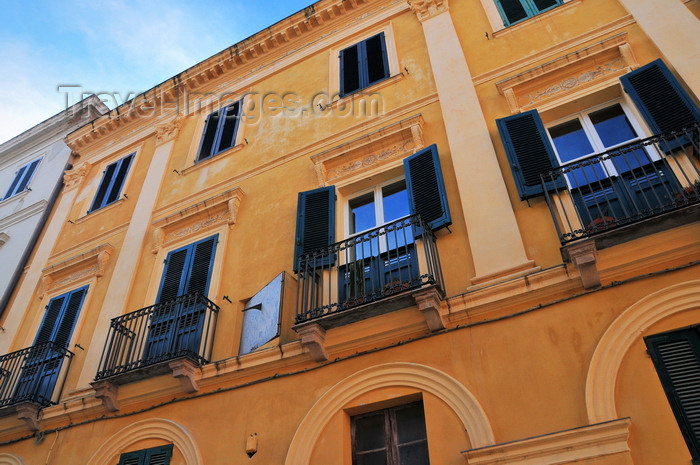 sardinia155: Alghero / L'Alguer, Sassari province, Sardinia / Sardegna / Sardigna: façade on Plaça de Pou Vell / Piazza Civica - photo by M.Torres - (c) Travel-Images.com - Stock Photography agency - Image Bank