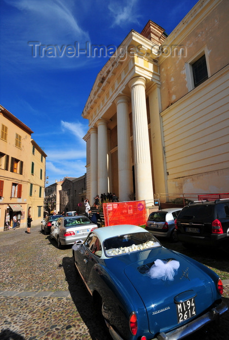 sardinia161: Alghero / L'Alguer, Sassari province, Sardinia / Sardegna / Sardigna: Cathedral of Santa Maria Immacolata di Alghero - Volkswagen Karmann ghia  - photo by M.Torres - (c) Travel-Images.com - Stock Photography agency - Image Bank