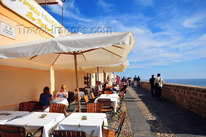 sardinia162: Alghero / L'Alguer, Sassari province, Sardinia / Sardegna / Sardigna: al fresco restaurant at Mirador d'Encamp, on the sea wall near Via Manno - La Muralla - photo by M.Torres - (c) Travel-Images.com - Stock Photography agency - Image Bank