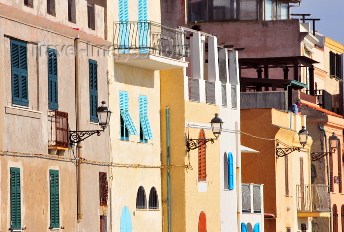 sardinia166: Alghero / L'Alguer, Sassari province, Sardinia / Sardegna / Sardigna: houses with a view of the Mediterranen sea - Bastioni Marco Polo - photo by M.Torres - (c) Travel-Images.com - Stock Photography agency - Image Bank