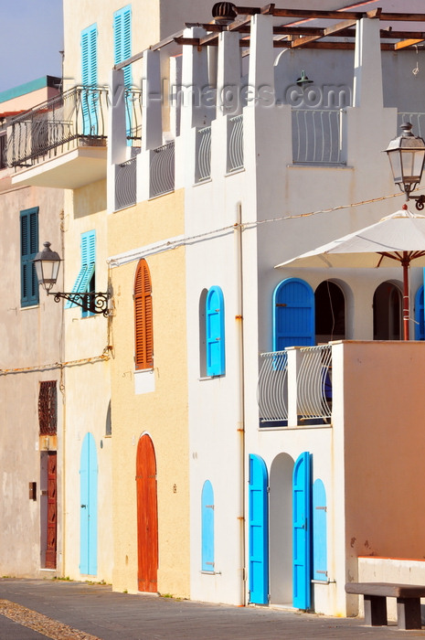 sardinia173: Alghero / L'Alguer, Sassari province, Sardinia / Sardegna / Sardigna: elegant vernacular architecture along Bastioni Marco Polo - photo by M.Torres - (c) Travel-Images.com - Stock Photography agency - Image Bank