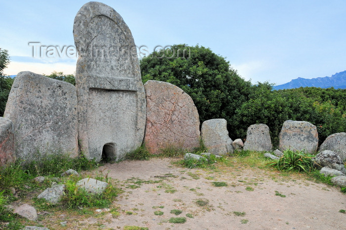 sardinia18: Dorgalia / Durgàli, Nuoro province, Sardinia/ Sardegna / Sardigna: Dorgali - sa Ena 'e Thomes tomb of the giants' with its curved arms - Nuragic civilization - Tombe dei Giganti - photo by M.Torres - (c) Travel-Images.com - Stock Photography agency - Image Bank