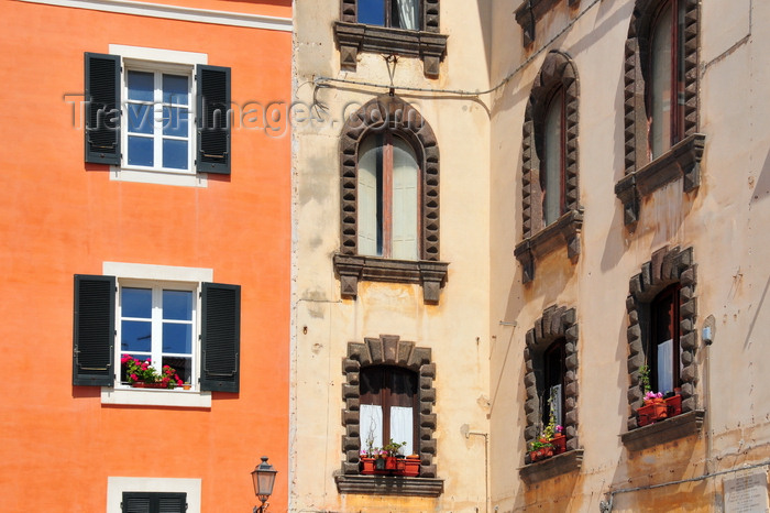 sardinia211: Sassari / Tàthari , Sassari province, Sardinia / Sardegna / Sardigna: windows of palazzo Tola - piazza Tola - Carra Manna - photo by M.Torres - (c) Travel-Images.com - Stock Photography agency - Image Bank