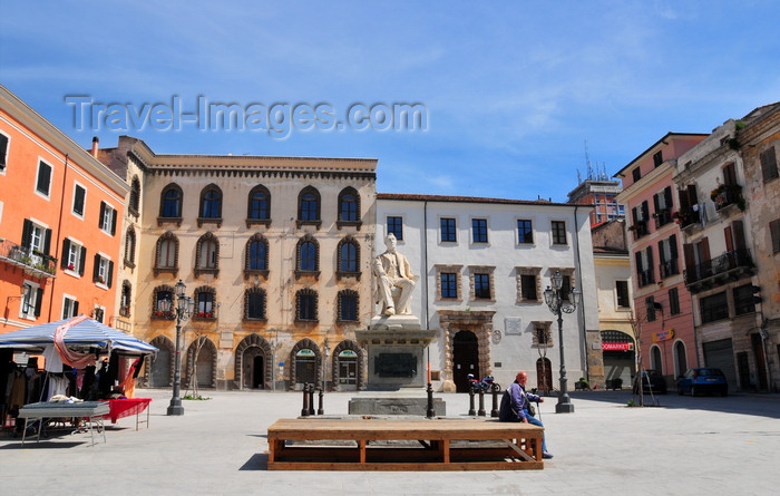 sardinia215: Sassari / Tàthari , Sassari province, Sardinia / Sardegna / Sardigna: piazza Tola - once used to burn heretics - Usini and Tola palaces - Carra Manna - photo by M.Torres - (c) Travel-Images.com - Stock Photography agency - Image Bank