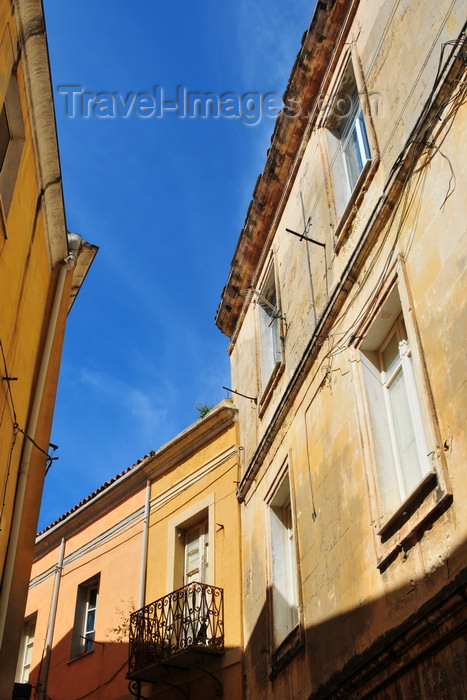 sardinia218: Sassari / Tàthari , Sassari province, Sardinia / Sardegna / Sardigna: narrow street in the old town - photo by M.Torres - (c) Travel-Images.com - Stock Photography agency - Image Bank