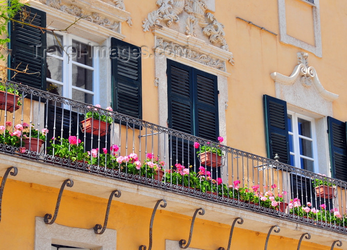 sardinia224: Sassari / Tàthari , Sassari province, Sardinia / Sardegna / Sardigna: balcony on Piazza Duomo - photo by M.Torres - (c) Travel-Images.com - Stock Photography agency - Image Bank