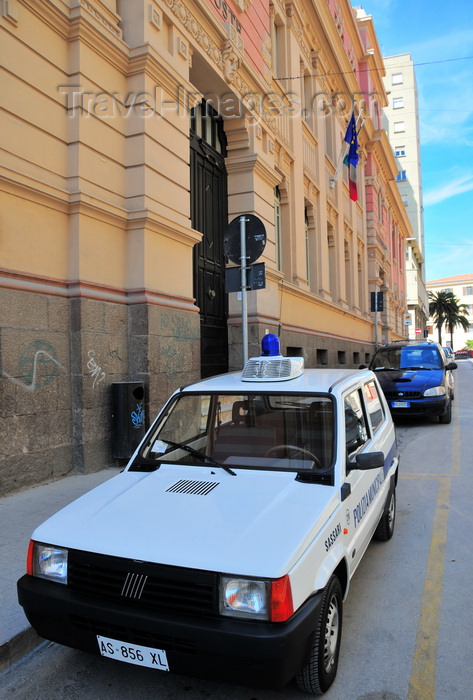 sardinia229: Sassari / Tàthari , Sassari province, Sardinia / Sardegna / Sardigna: Via Brigata Sassari - Fiat Panda of the Municipal Police in front of the Central Post Office - Palazzo delle Poste e Telegrafi - designed by the engineer Bruno Cipelli - photo by M.Torres - (c) Travel-Images.com - Stock Photography agency - Image Bank