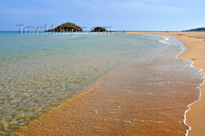 sardinia235: Baia di Chia, Domus de Maria municipality, Cagliari province, Sardinia / Sardegna / Sardigna: beach - islets and calm, warm waters - Spiaggia di Baia Chia / Spiaggia Sa Colonia - photo by M.Torres - (c) Travel-Images.com - Stock Photography agency - Image Bank