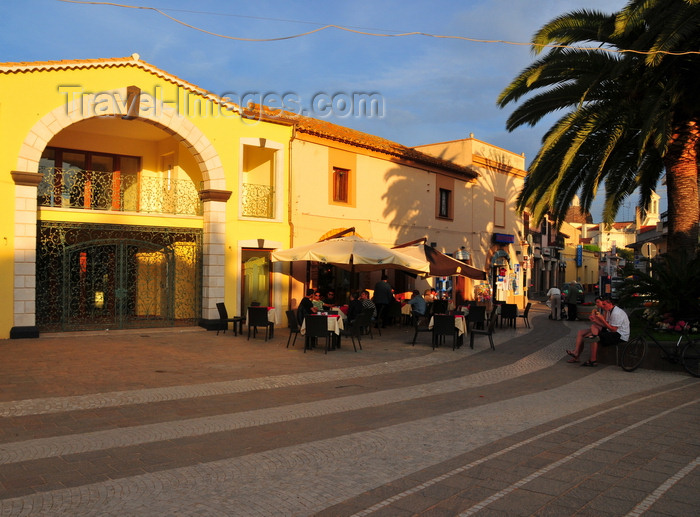 sardinia246: Pula, Cagliari province, Sardinia / Sardegna / Sardigna: pavement café - Piazza del Popolo - Via Nora - photo by M.Torres - (c) Travel-Images.com - Stock Photography agency - Image Bank
