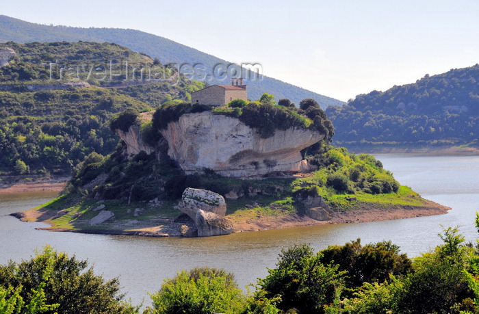 sardinia262: Isili, Cagliari province, Sardinia / Sardegna / Sardigna: church of St Sebastian, crowns an islet on Is Barrocus dam, river Mannu - San Sebastiano artificial lake - Chiesa di San Sebastiano - Sarcidano sub-region - photo by M.Torres - (c) Travel-Images.com - Stock Photography agency - Image Bank