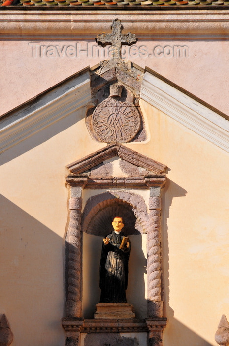 sardinia264: Isili, Cagliari province, Sardinia / Sardegna / Sardigna: Chiesa di San Giuseppe Calasanzio - St Joseph in a façade niche flanked by twisted columns - Sarcidano sub-region - photo by M.Torres - (c) Travel-Images.com - Stock Photography agency - Image Bank