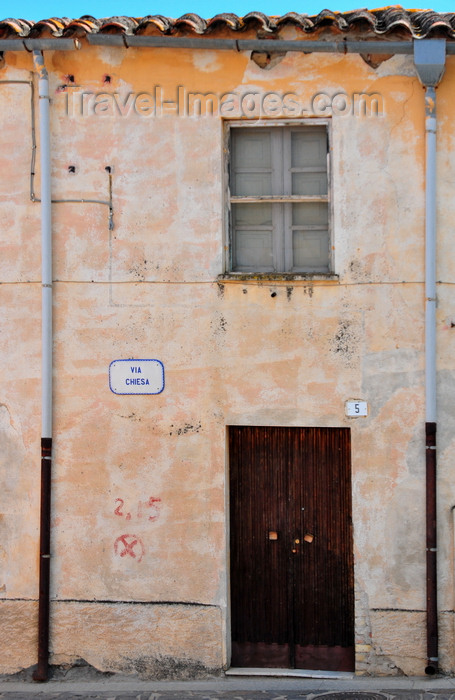 sardinia282: Muravera / Murèra, Cagliari province, Sardinia / Sardegna / Sardigna: modest house on Via Chiesa - rain gutter and downspouts - Sarrabus sub-region - photo by M.Torres - (c) Travel-Images.com - Stock Photography agency - Image Bank