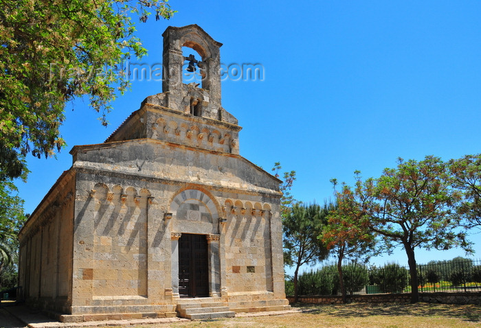 sardinia287: Uta / Uda, Cagliari province, Sardinia / Sardegna / Sardigna: rural church of Santa Maria - Chiesa di Santa Maria - built in the 12th century by the Benedictine monks of St. Victor Abbey, Marseille - photo by M.Torres - (c) Travel-Images.com - Stock Photography agency - Image Bank