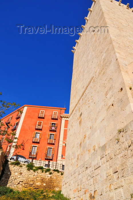 sardinia296: Cagliari, Sardinia / Sardegna / Sardigna: Elephant Tower - built in white limestone from Bonaria - view from Via Cammino Nuovo - Torre dell'Elefante - quartiere Castello - photo by M.Torres - (c) Travel-Images.com - Stock Photography agency - Image Bank