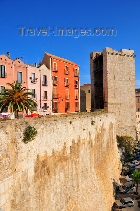 sardinia302: Cagliari, Sardinia / Sardegna / Sardigna: Elephant Tower - view along Via Santa Croce / Terrapieno del Cardona - Torre dell'Elefante - quartiere Castello - photo by M.Torres - (c) Travel-Images.com - Stock Photography agency - Image Bank