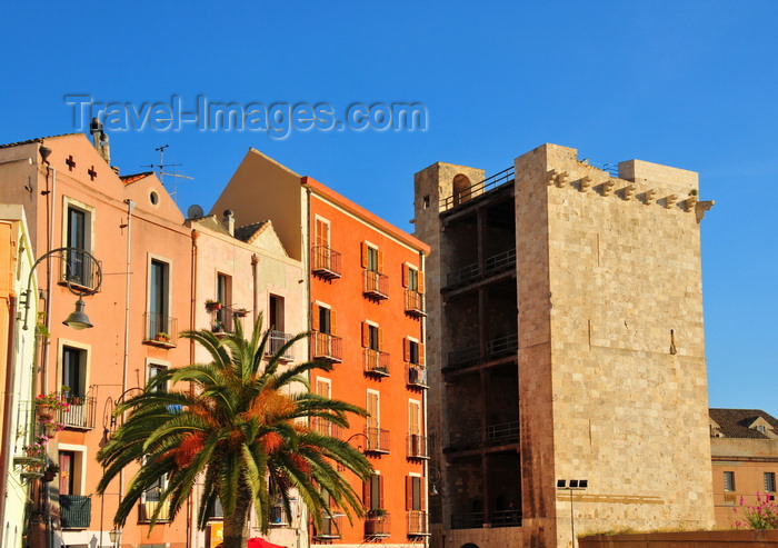 sardinia311: Cagliari, Sardinia / Sardegna / Sardigna: view of Via Santa Croce and the Elephant Tower / Torre dell'Elefante - quartiere Castello - photo by M.Torres - (c) Travel-Images.com - Stock Photography agency - Image Bank