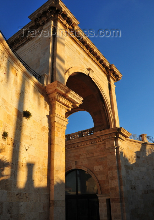 sardinia318: Cagliari, Sardinia / Sardegna / Sardigna: Bastione Saint Remy - gate linking Terrazza Umberto I to Piazza Costituzione below - quartiere Castello - photo by M.Torres - (c) Travel-Images.com - Stock Photography agency - Image Bank