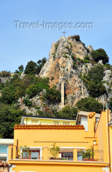 sardinia32: Baunei, Ogliastra province, Sardinia / Sardegna / Sardigna: cross on the scarp above the SS125 road - photo by M.Torres - (c) Travel-Images.com - Stock Photography agency - Image Bank