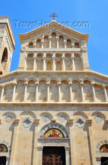 sardinia323: Cagliari, Sardinia / Sardegna / Sardigna: Cathedral of Saint Mary - dedicated to the Virgin of the Assumption and St. Cecilia martyr - Cattedrale di Santa Maria di Castello - Duomo - quartiere Castello - photo by M.Torres - (c) Travel-Images.com - Stock Photography agency - Image Bank